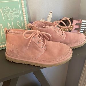 Light pink ankle boot uggs
